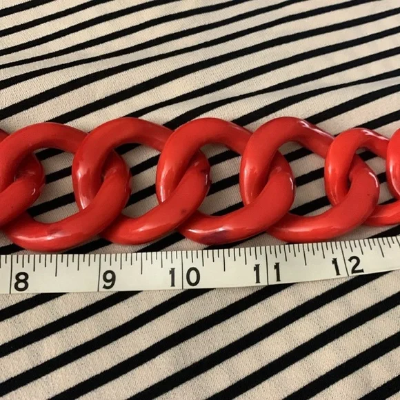 TORY BURCH GRADUATED RESIN NECKLACE WITH MONOGRAM CLASP - Picture 7 of 10